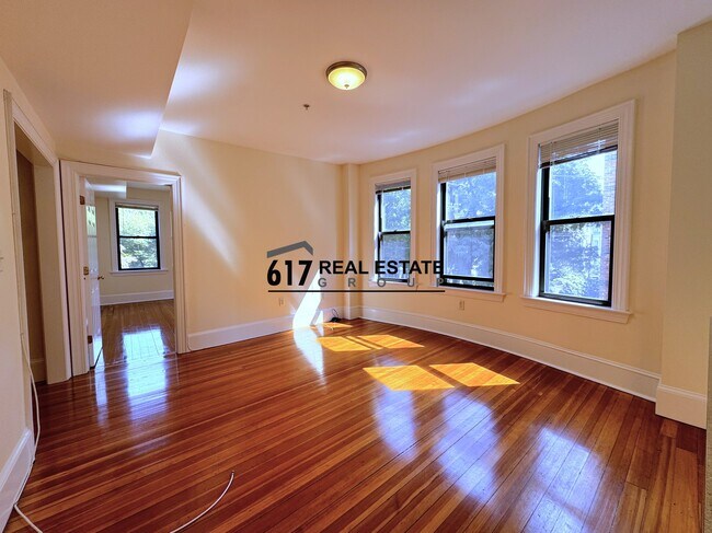 Building Photo - 881 Massachusetts Ave