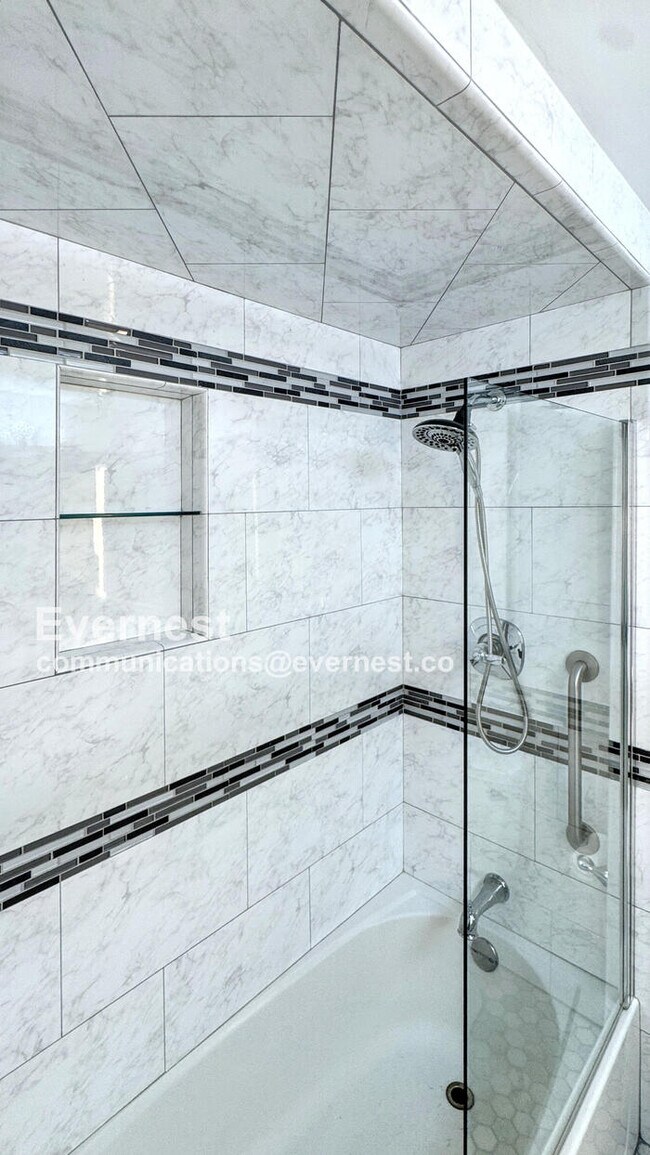 Building Photo - 26264 Greythorne Trail