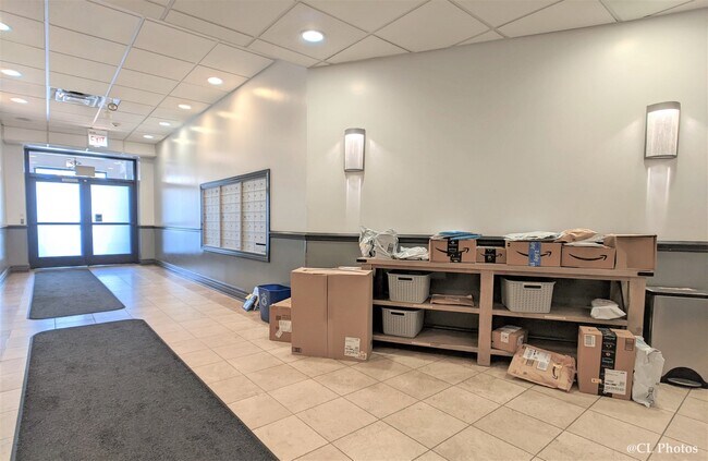 Building Photo - 3125 W Fullerton Ave