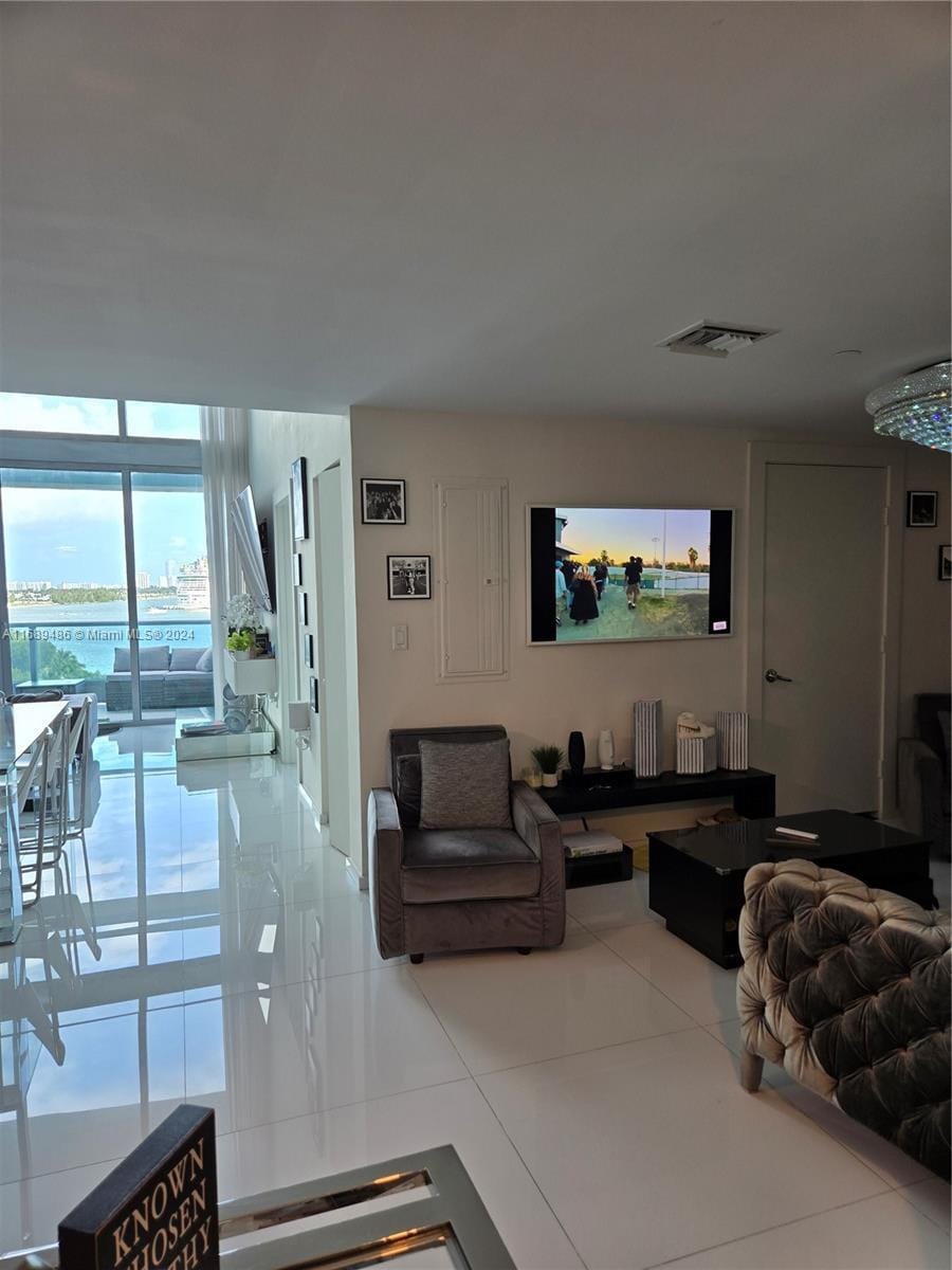 Building Photo - 900 Biscayne