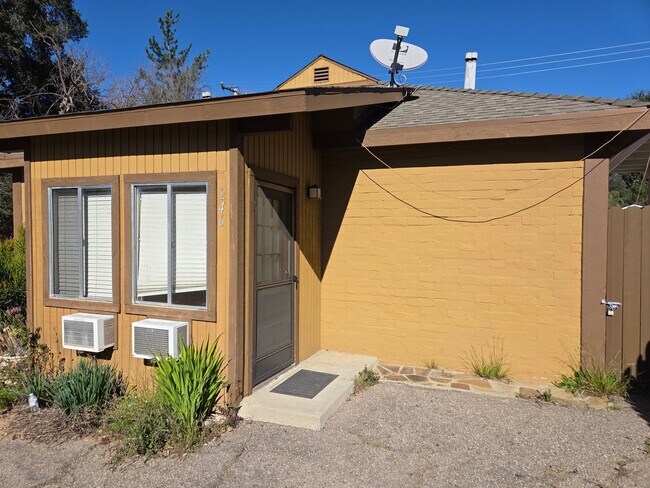 Building Photo - Remodeled 1 Bedroom 1 Bath located in the middle of Ojai