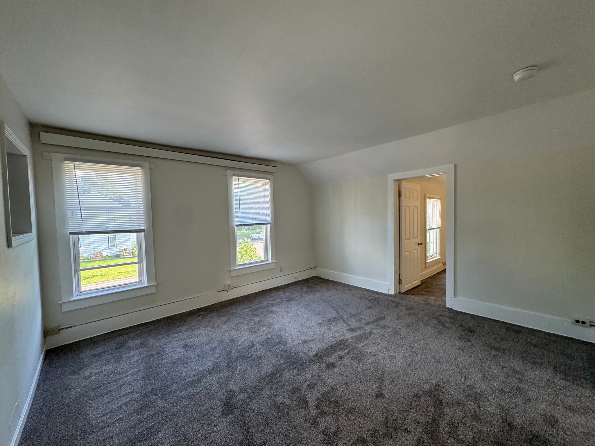 Building Photo - 1006 1/2 Therbrook St