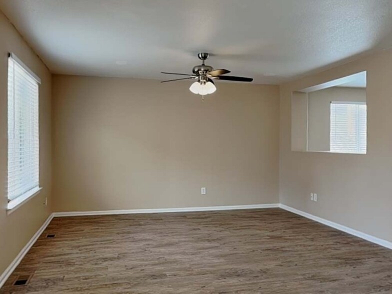 Building Photo - 229 Morales Ln
