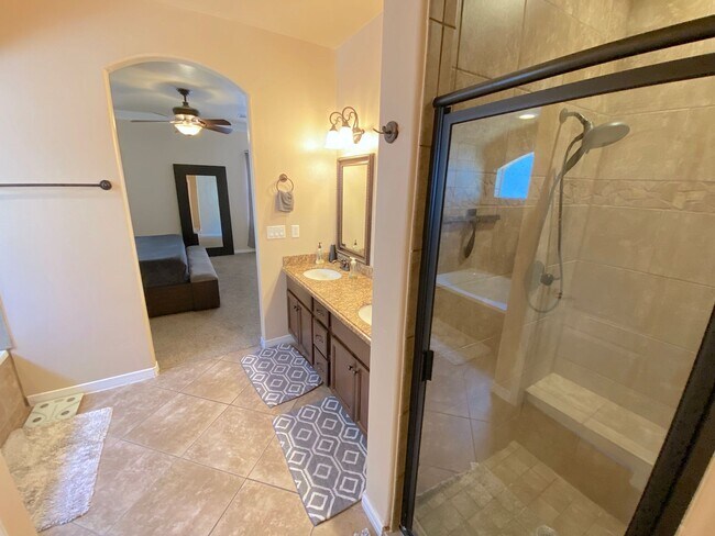 Building Photo - Northeast El Paso 3bed Refrig A/C