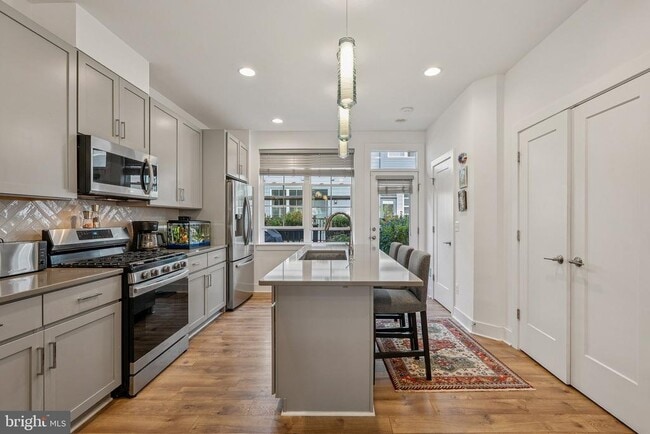 Building Photo - 11225 Beaker St