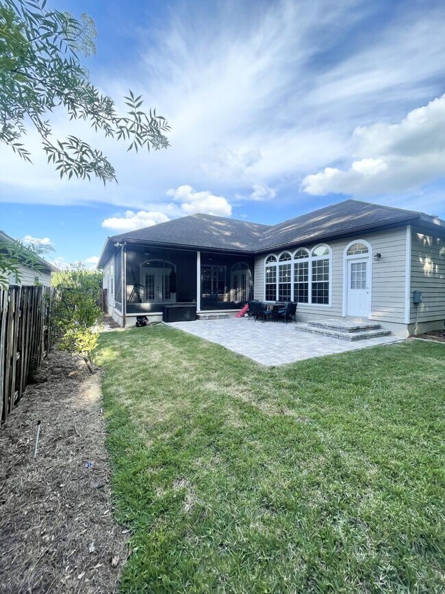 Building Photo - 4 bedroom in Gainesville FL 32606