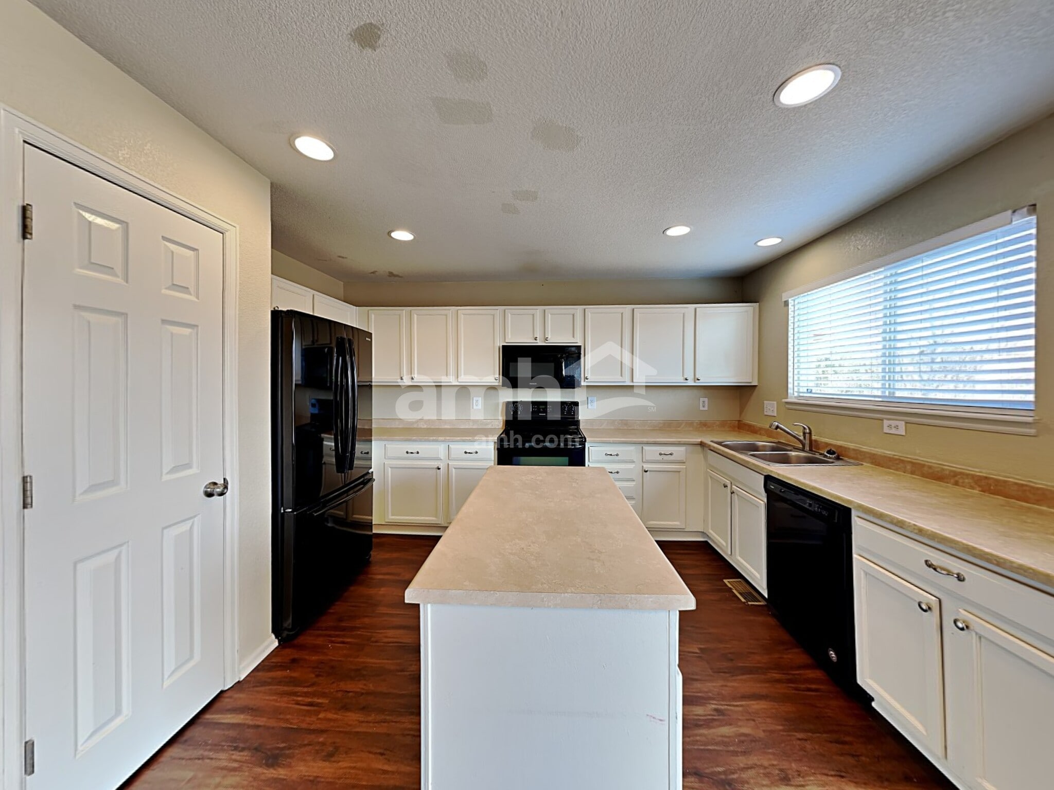 Building Photo - 15592 Olmsted Pl