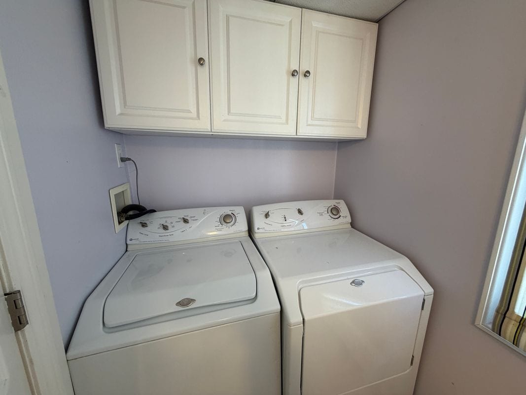 Building Photo - 332 Lydall St