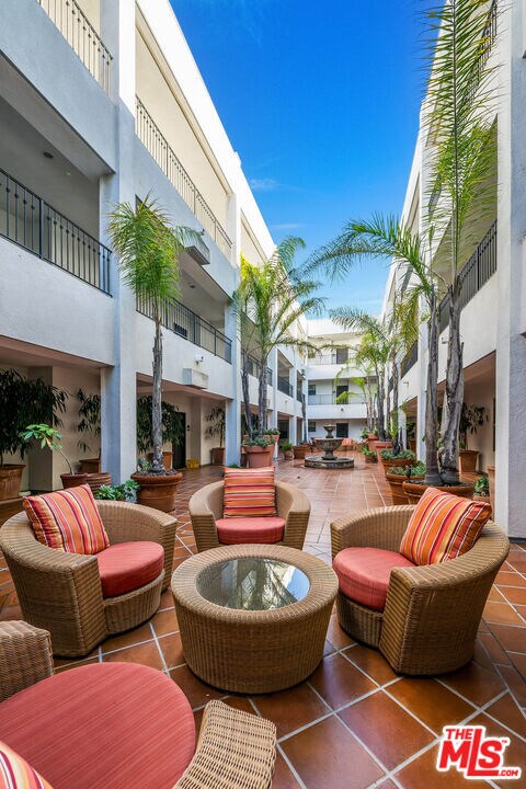 Building Photo - 10648 Woodbridge St