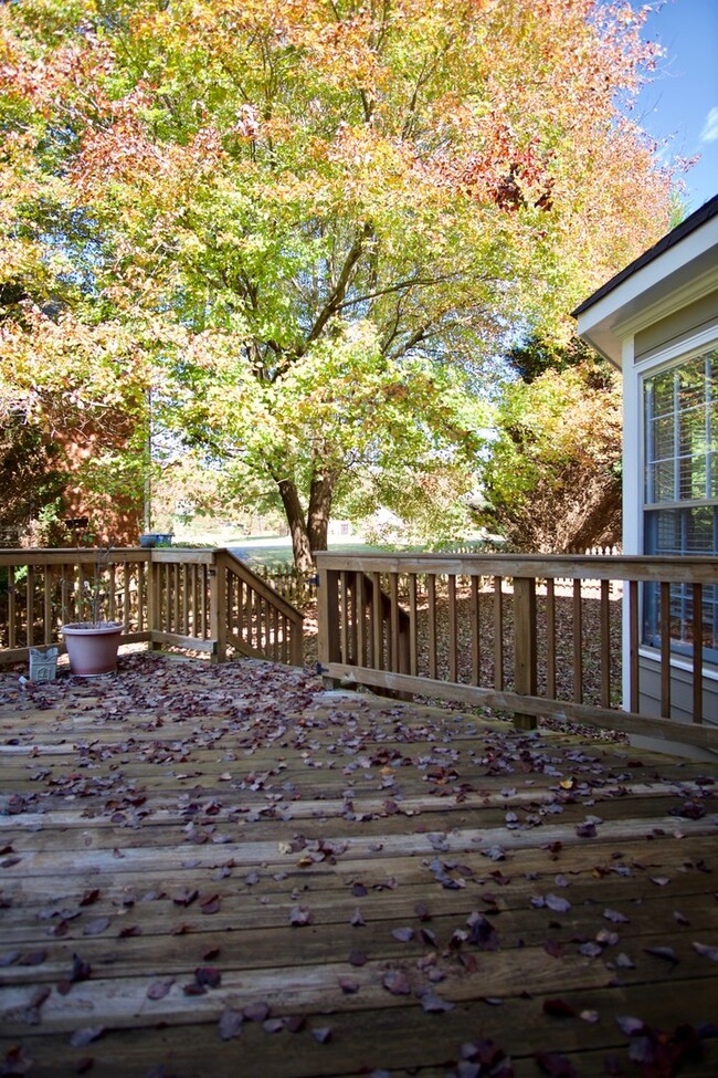 Building Photo - Dunwoody Living at Its Best – Spacious 4BR...