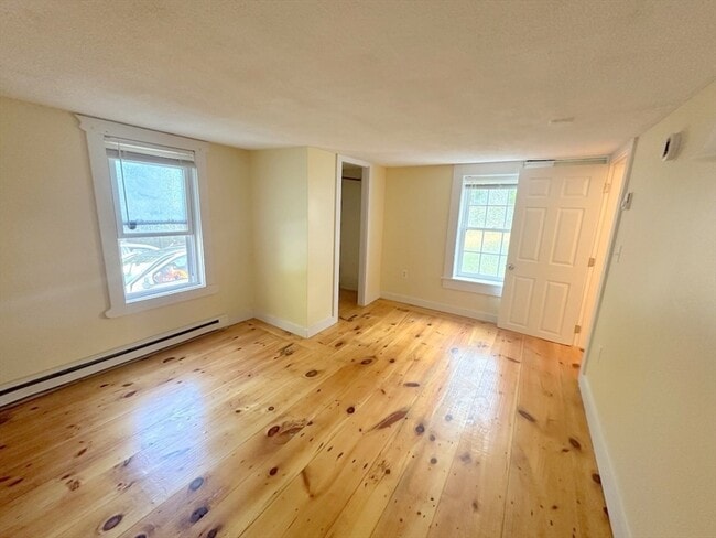 Building Photo - 227 Bridge St