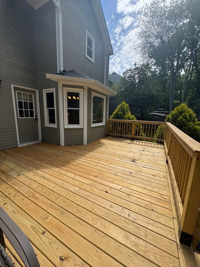 Building Photo - 2000/3 br/2.5 ba/bonus room/office 2,330 sqft