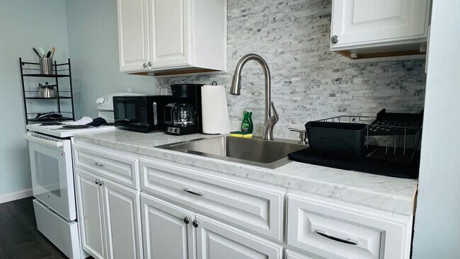 Building Photo - 25 Andem St