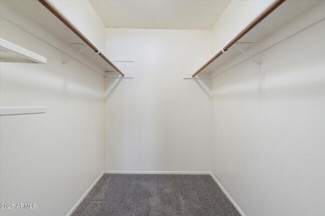 Building Photo - 2673 E Oakleaf Dr