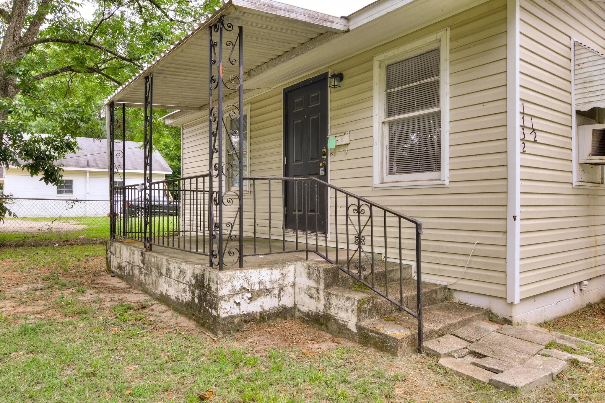 Front Porch - 1732 Telfair St