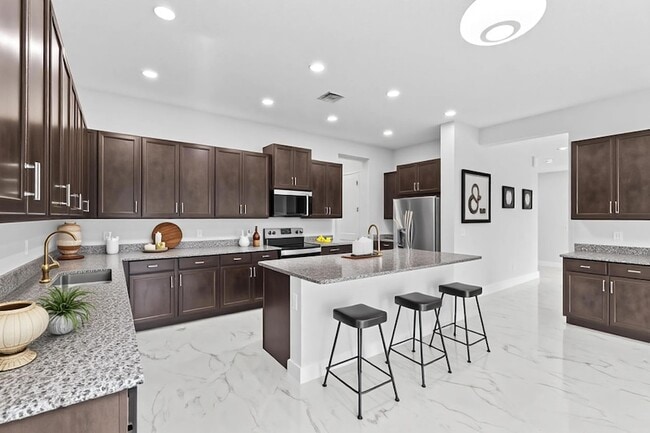 Building Photo - 15054 Wildwood Cir