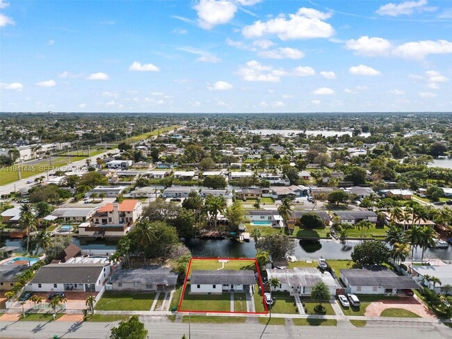 Building Photo - 10750 SW 43rd Ln