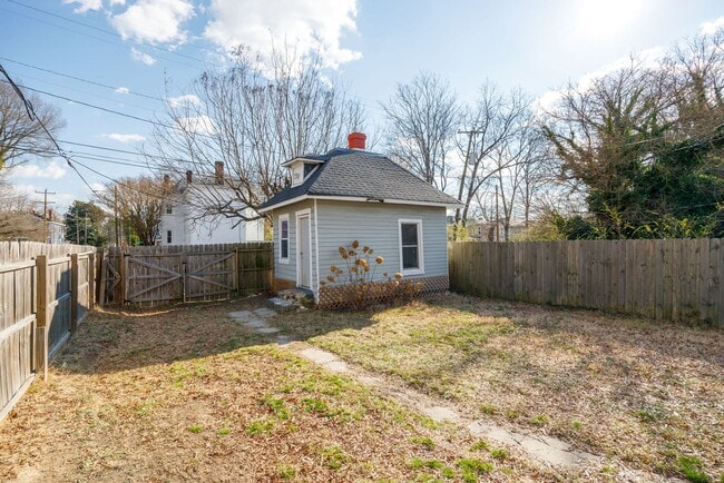 Building Photo - Spacious Corner-Lot Home on Carolina Ave