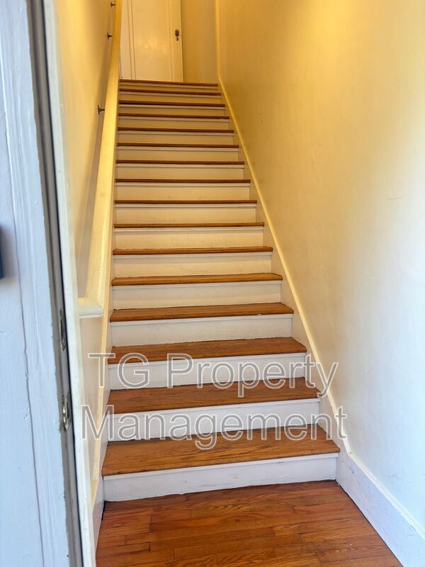 Building Photo - 3522 Pine St