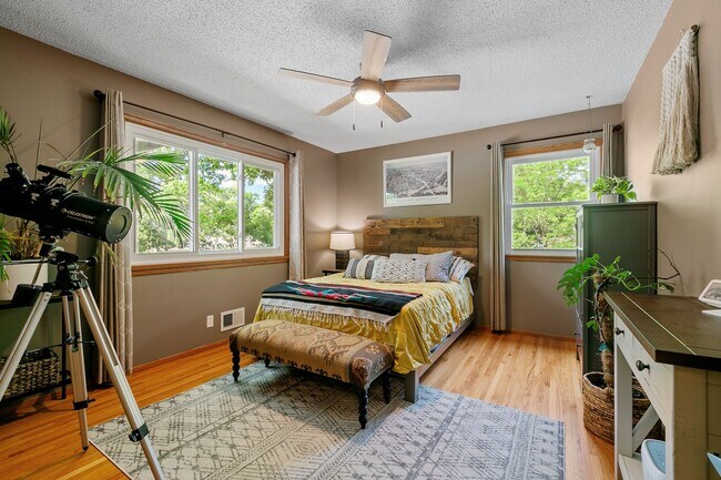 Building Photo - Charming 3 Bedroom Home Golden Valley