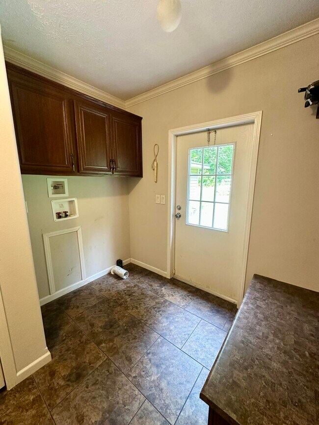 Building Photo - 3011 Ryans Creek Rd