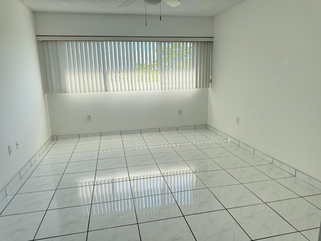 Building Photo - 1001 SW 141st Ave