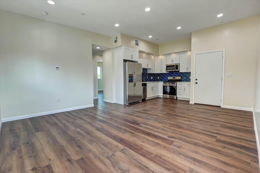 Building Photo - 17095 Kingsbury St