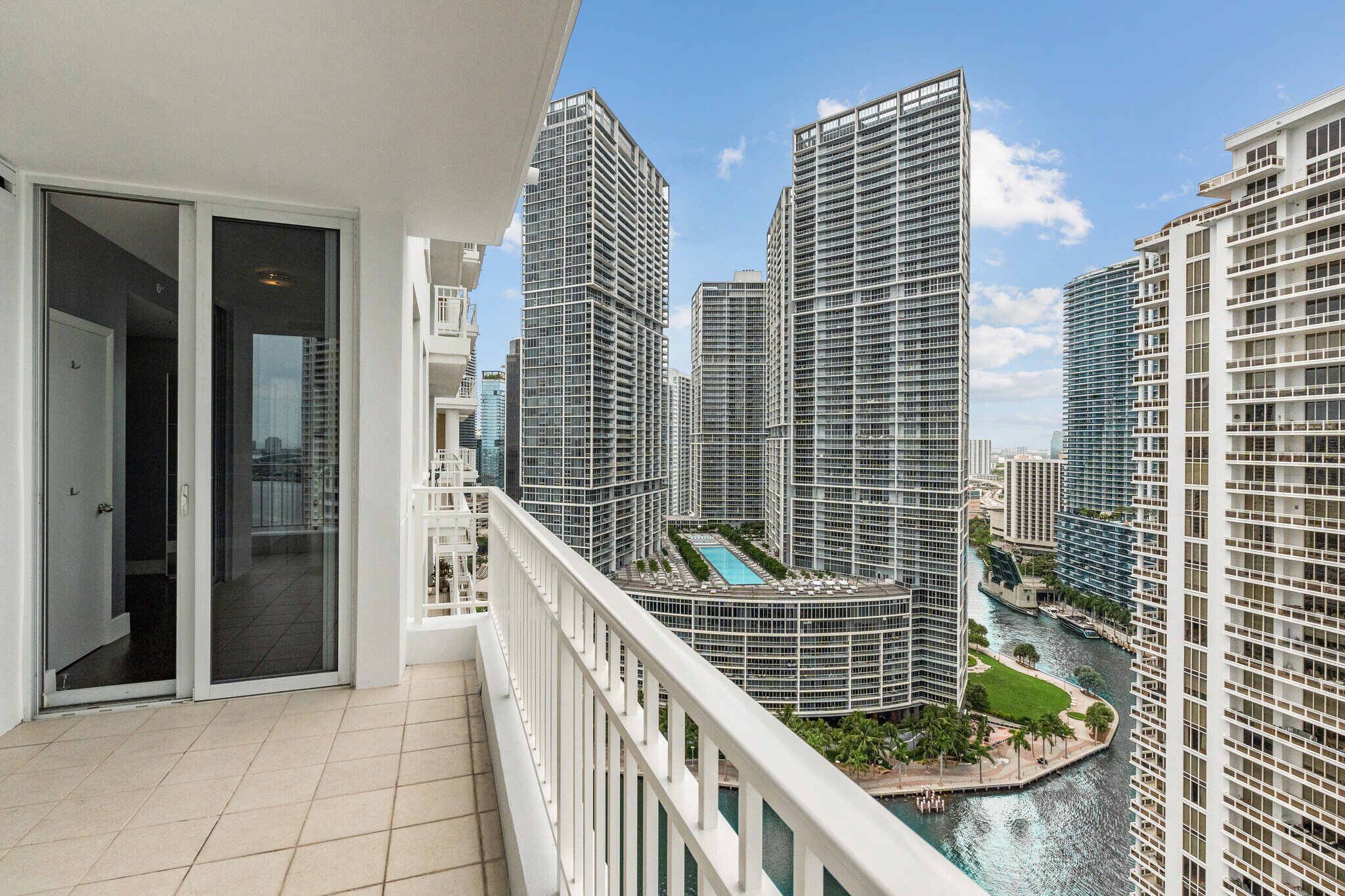 Building Photo - 801 Brickell Key Blvd