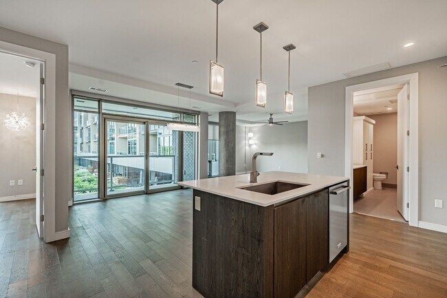 Building Photo - LUX 1BD, 1.5BA Lakehouse Condo with Balcony