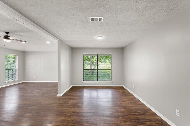 Building Photo - 8402 Pine Shores Dr