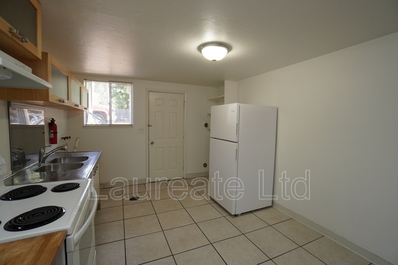 Building Photo - 5550 W 3rd Pl