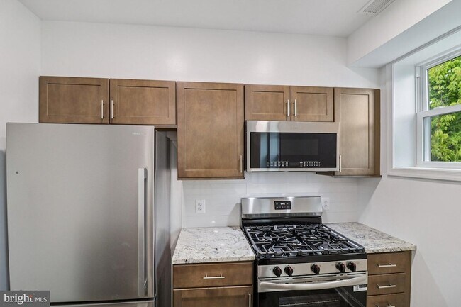 Building Photo - 303 Seaton Pl NE