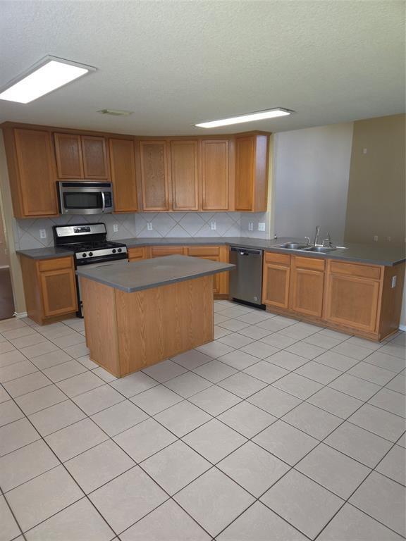 Building Photo - 6419 Bennington Springs Dr