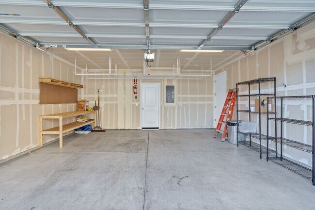 Building Photo - 2 bed 2.5 bath + Bonus Room Newer Construction Home Available Now!