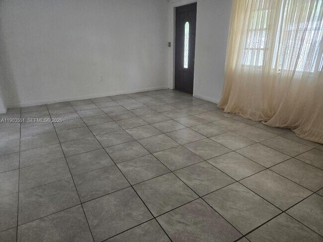 Building Photo - 1370 NW 116th Terrace