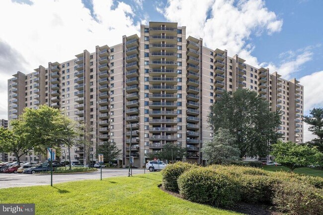 Building Photo - 203 Yoakum Pkwy