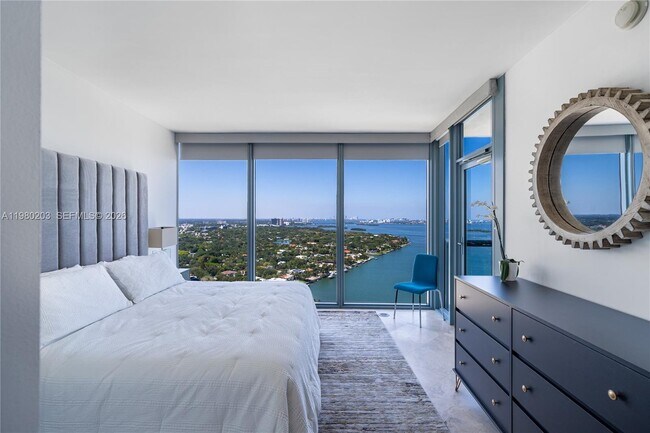 Building Photo - 601 NE 36th St