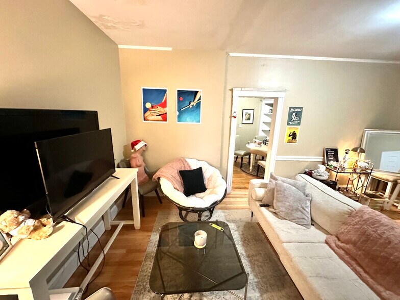 Building Photo - 68 Egmont St