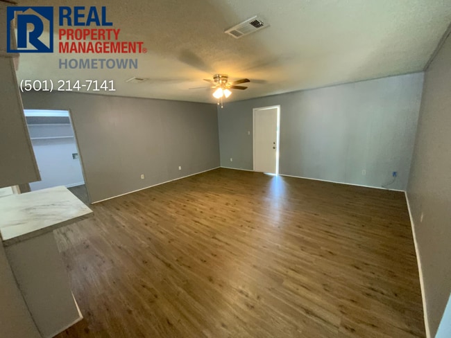 Building Photo - 4013 Wooddale Dr