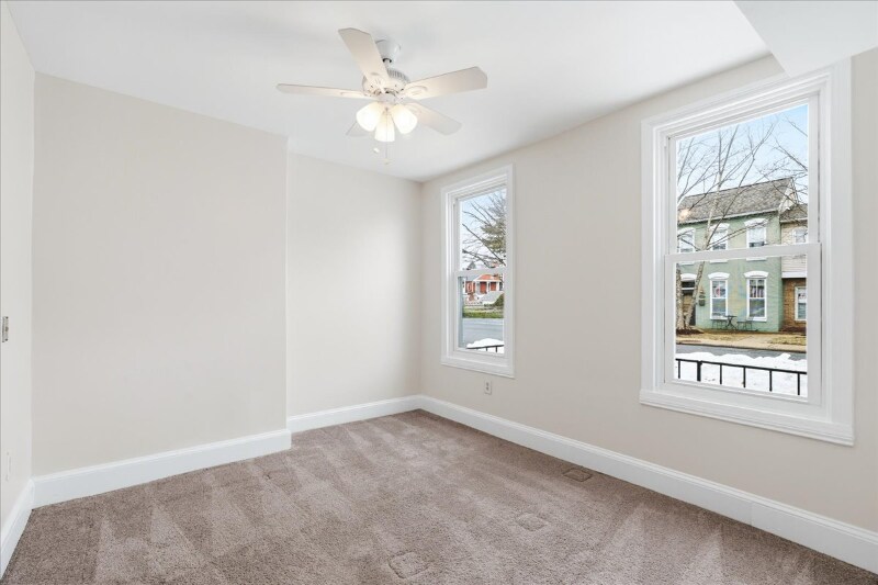 Building Photo - 100 E 8th St