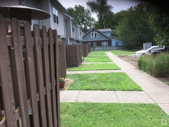 Building Photo - 2015B Beech Avenue
