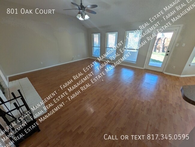 Building Photo - 801 Oak Ct