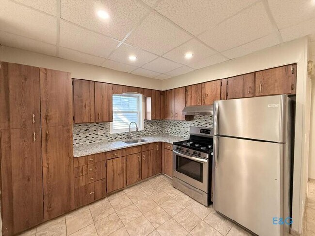 Building Photo - 1 bedroom in RIDGEWOOD NY 11385