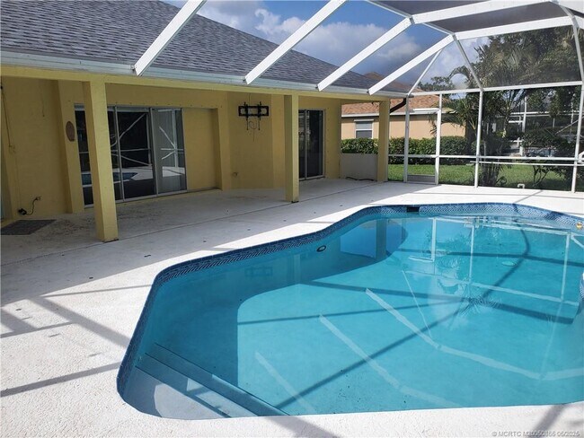 Building Photo - 2509 SE Lyman Cir