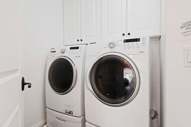 Building Photo - Villa Del Mar~ The Gorgeous gem in the Ame...