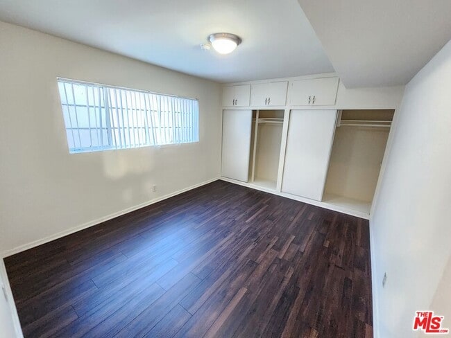 Building Photo - 1013 N San Vicente Blvd