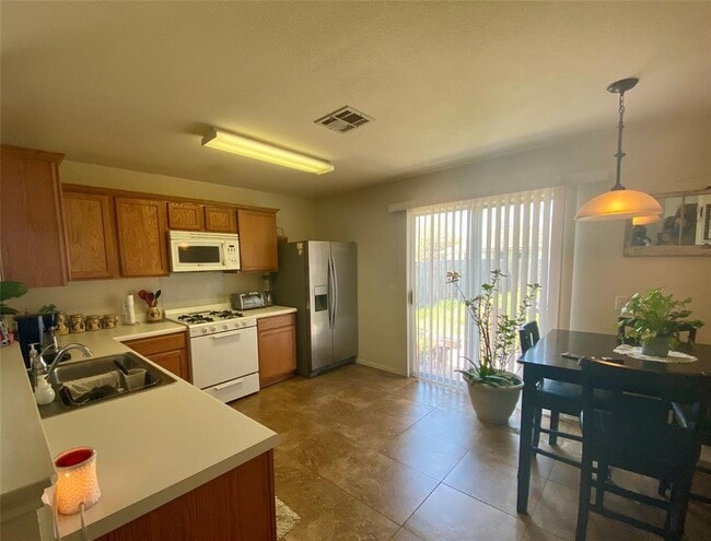 Building Photo - 14420 Cummins Way