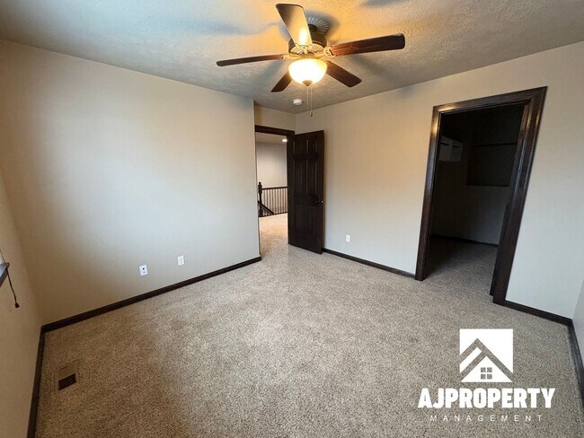 Building Photo - 9402 W Broek Dr