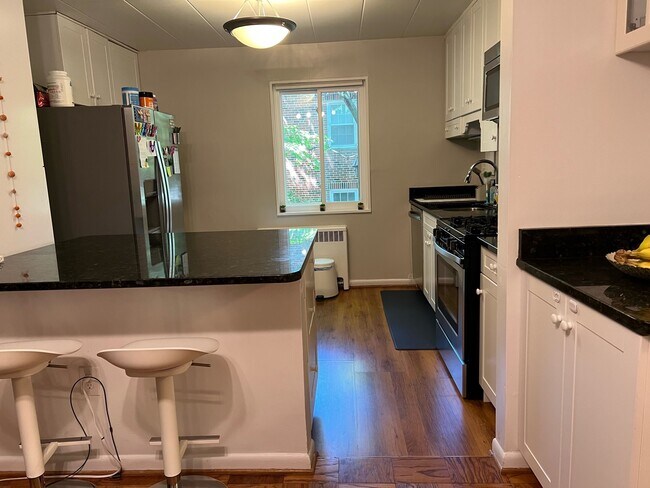 Building Photo - 4800 Chevy Chase Dr