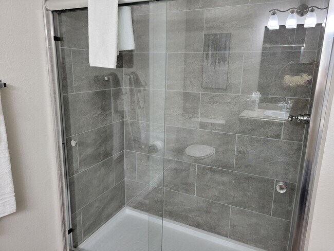 Building Photo - NEW LUXURY ONE BEDROOM APARTMENT FULLY FURNISHED